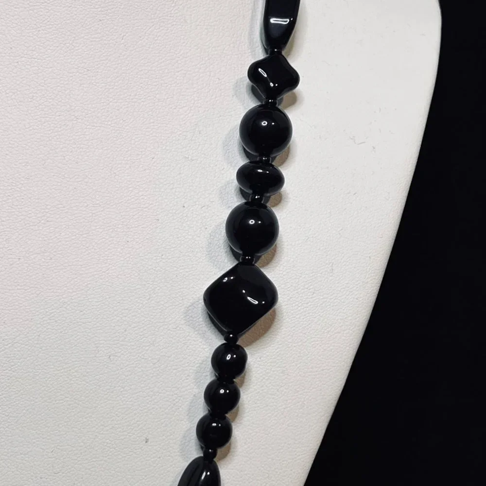 Vintage Black Glass Beaded Necklace (5117) - Picture 4 of 7